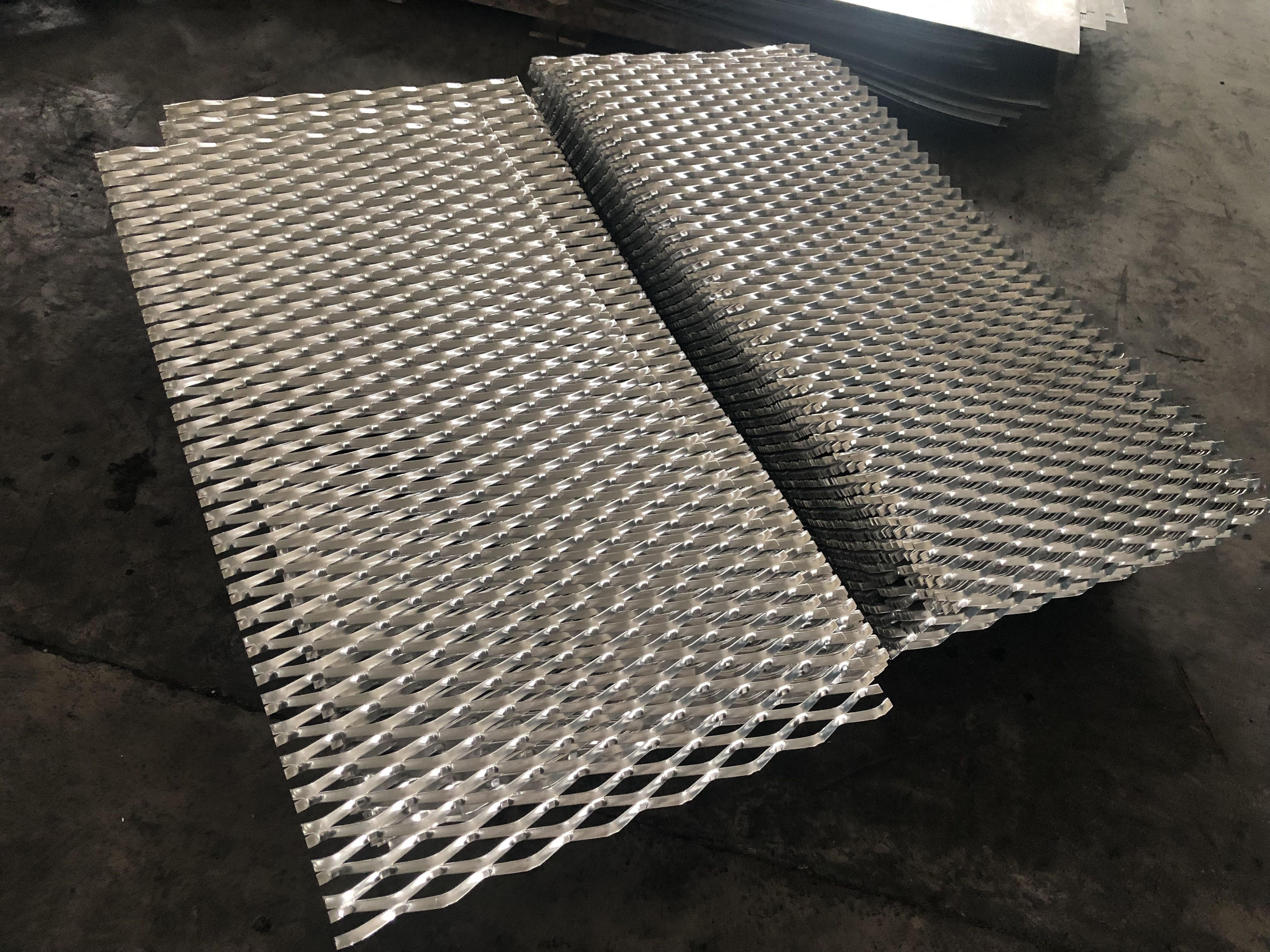 Aluminum Expanded Metal Mesh Facade Cladding Diamond Hole Expanded Metal Mesh Supplier