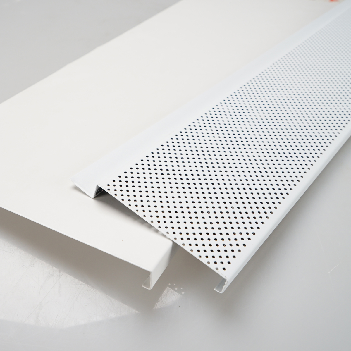 150mm Wooden Color Aluminum H Strip Ceiling Design for Metro Station